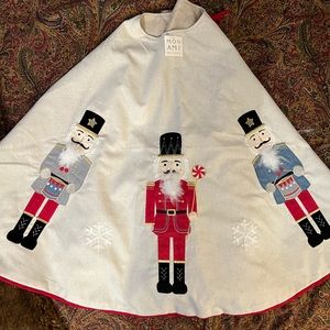 Mon Ami Nutcracker Tree Skirt